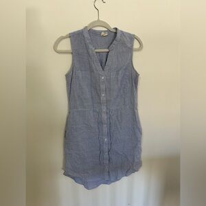 100% cotton button down, cinch at the waist dress. Has pockets!